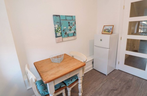 Seahouses Cottage | Pet-Friendly Fat Puffin: Family-Ready Retreat in Seahouses
