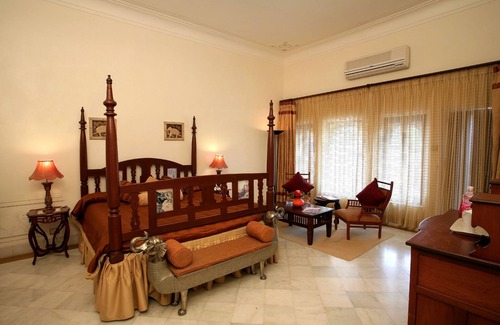 Desuri Hotel | Explore Fateh Bagh: Family-Friendly with Pool & Spa
