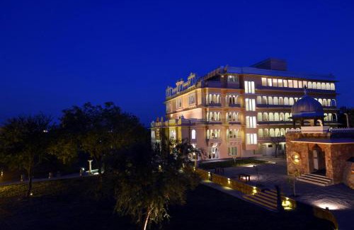 Lake Pichola Bed & Breakfast | Discover Fateh Niwas: 4-Star Comfort with Pool & Breakfast