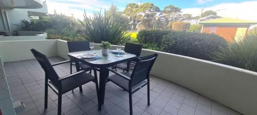 Mollymook Beach House | Enchanting Fathoms 2: Oceanfront Retreat with Fireplace