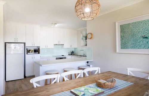 Mollymook Beach Apartment | Family-Friendly Fathoms 8: A Top-Rated 4-Star Retreat