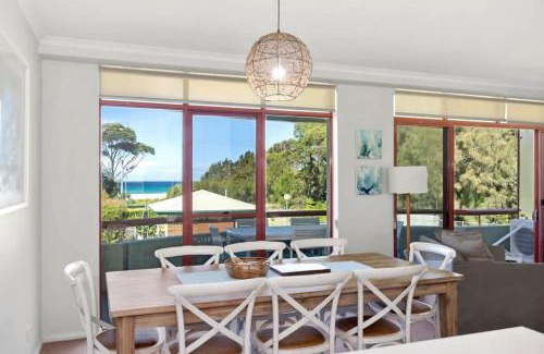 Mollymook Beach Apartment | Family-Friendly Fathoms 8: A Top-Rated 4-Star Retreat