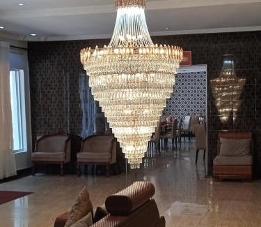 Lusaka Cabin | Cozy Fatmols Hotels: Family-Friendly Stay with Breakfast
