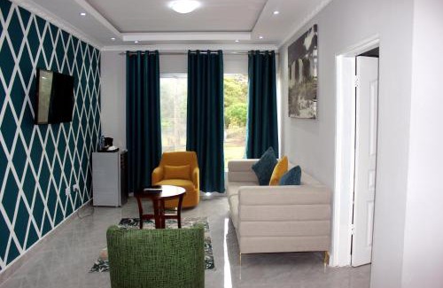Lusaka Cabin | Cozy Fatmols Hotels: Family-Friendly Stay with Breakfast