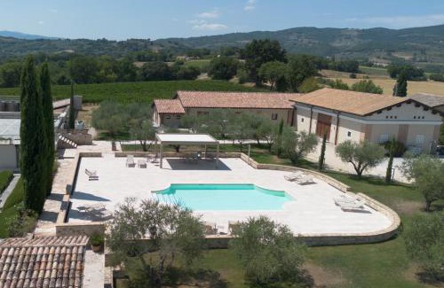 Cantalupo House | Discover Fattoria Colsanto: Oceanfront Bliss & Pool Access