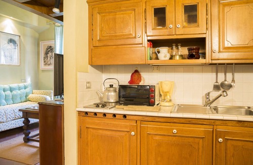 Florence House | Inviting Fattoria il Milione Agriturismo: Pool & Pet Friendly