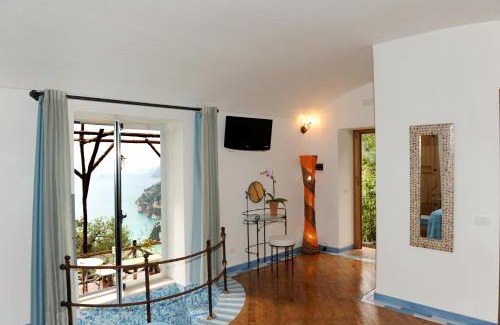 Montepertuso Bed & Breakfast | Discover Fattoria La Tagliata: Family-Friendly Retreat