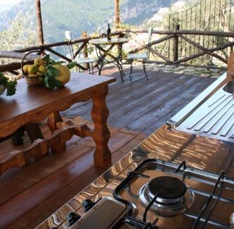 Montepertuso Bed & Breakfast | Discover Fattoria La Tagliata: Family-Friendly Retreat