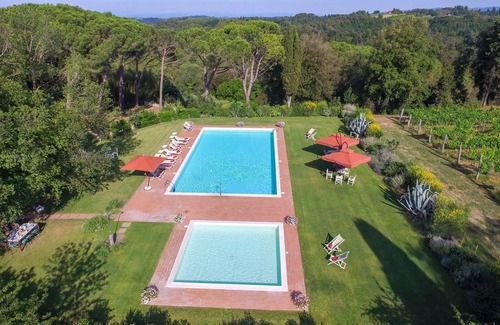 Palaia Villa | Explore Fattoria Poggioasciolo: Family-Friendly Retreat