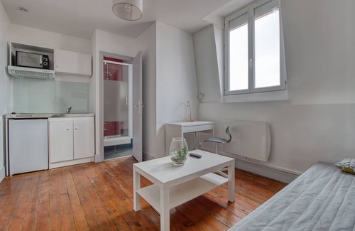 Saint-Quentin Apartment | Cozy Faubourg d'Isle Studio Near Station and IUT