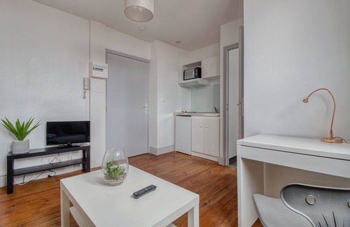 Saint-Quentin Apartment | Cozy Faubourg d'Isle 6 Studio Near Station & IUT