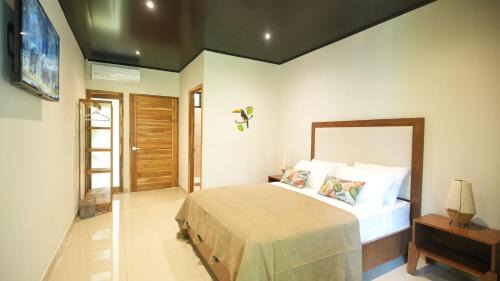Drake Bay Cabin | Discover Fauna Lodge: Oceanview Retreat with Pool & Dining