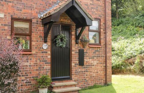 Ruswarp House | Discover Fauna's Corner: Pet-Friendly Retreat with Pool