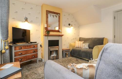 Ruswarp House | Discover Fauna's Corner: Pet-Friendly Retreat with Pool
