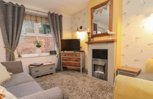 Ruswarp House | Discover Fauna's Corner: Pet-Friendly Retreat with Pool