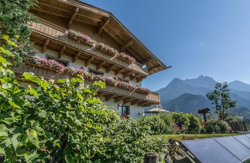 Saalfelden am Steinernen Meer Apartment | Faustlinghof: Oceanfront Bliss with Pool & Hot Tub