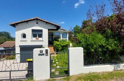 Saint-Palais-sur-Mer House | Fauvette17: Oceanfront Pet-Friendly Retreat with High Ratings