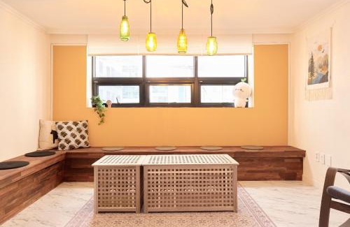 Mapo Apartment | Family-Friendly Fave Stay: A 4-Star Getaway Awaits