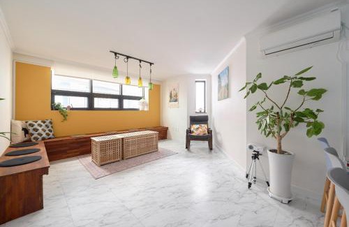Mapo Apartment | Family-Friendly Fave Stay: A 4-Star Getaway Awaits