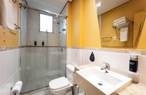 Serraria Hotel | Relaxing Stay at Favorita Golden Hotel e Eventos