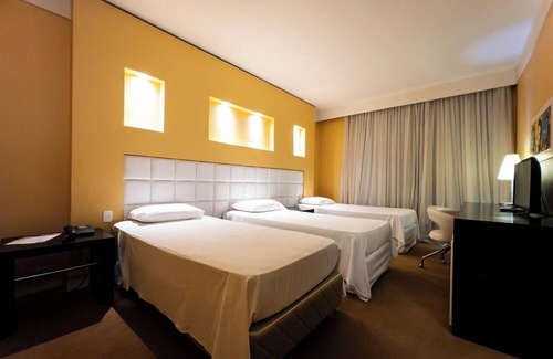 Serraria Hotel | Relaxing Stay at Favorita Golden Hotel e Eventos