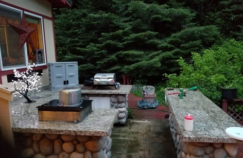 Wallace House | Discover Your Ideal Idaho Getaway with Ocean Views