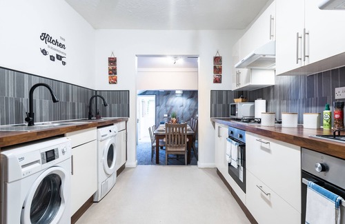 Hull House | Discover Favour Inn by Jesouth: Family-Friendly Getaway