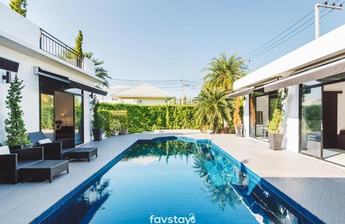 Nong Kae Villa | Discover Favstay - Alexa 218 Pool Villa with Hot Tub