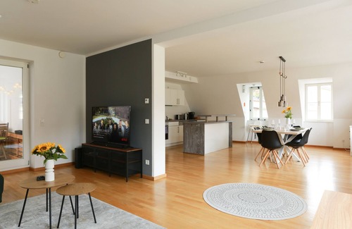 Altstadt Sudwest Apartment | Unique Flair in Old Town: Guest Rated 9.6/10 with Pool