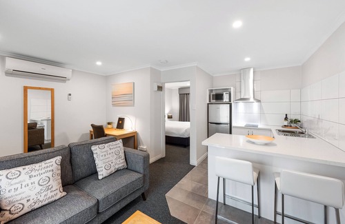 Fawkner Apartment | Fawkner Executive Suites: Highly Rated Family Getaway