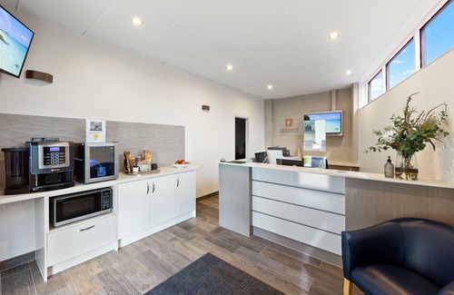 Fawkner Apartment | Fawkner Executive Suites: Highly Rated Family Getaway