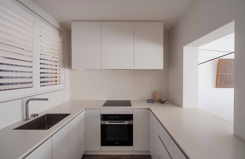 South Yarra Apartment | Fawkner Parkside Art House. Two bedroom apartment with spectacular park frontage