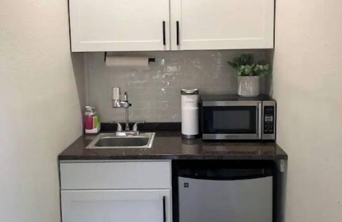 Austin Cabin | Fawn Cabin: 9.8 Rated Escape with Pool & Ocean Views