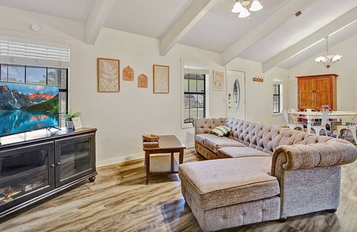 Spring Branch House | Pet-Friendly Fawn River I: 9.8 Rated Near Canyon Lake