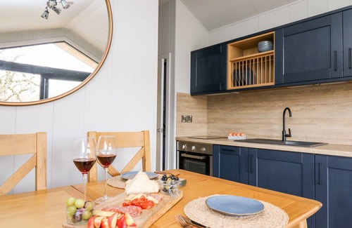 Llandrindod Wells Cottage | Romantic Fawn's Rest with Hot Tub in Scenic Rhayader
