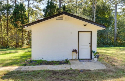 Fayetteville Apartment | Family-Friendly Fayetteville Guest House Near Nature Preserve
