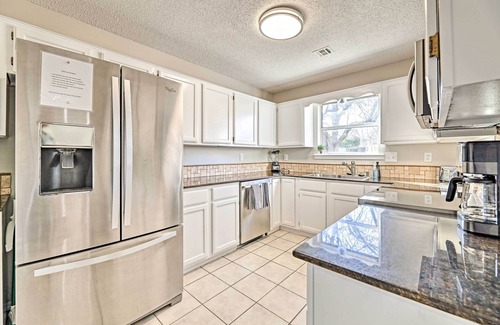 Fayetteville House | Cozy Fayetteville Home with Hot Tub, 3 Mi to U of A!