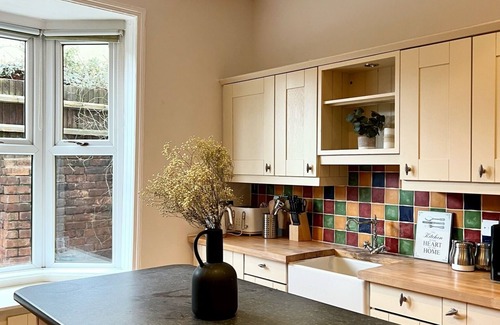Walsall House | Historical Fayhomes West Midlands: Family-Friendly Getaway