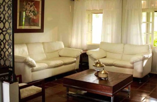 Espirito Santo do Turvo Cottage | Explore Fazenda Sto Antônio: Pool, Park & Pet-Friendly Stay