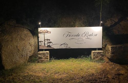 Pedra Bela House | Fazenda com 3 espaços independentes - 10 suítes com PISCINA, 4 suítes com JACUZZI ou Chalé romântico com JACUZZI - Wi-Fi 400MB Lagos e Cavalos