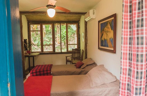 Silva Jardim House | Relax at Fazenda Dos Cordeiros: Pet Friendly with Pool