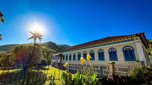 Duas Barras House | Pet-Friendly Retreat at Fazenda Penedo with Pool & Breakfast