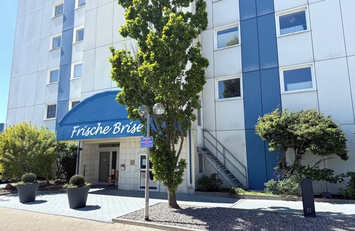 Sahlenburg Apartment | Inviting Studio Apartment with Ocean View & Pool Access