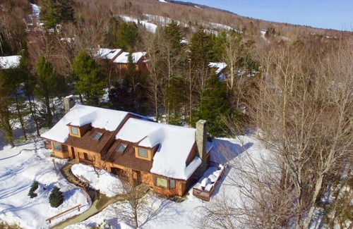 Bretton Woods House | FC14 Slopeside Bretton Woods cottage with AC large patio and private yard Walk to slopes