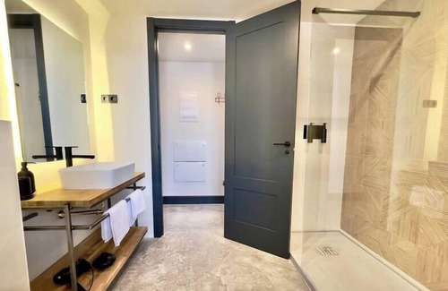 Almendrales Apartment | Bright Apartment with Parking, Wifi & Child-Friendly Amenities