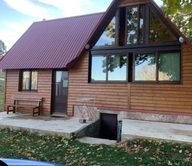 Virak House | Family-Friendly FeĐoNi Retreat with Kitchen Amenities