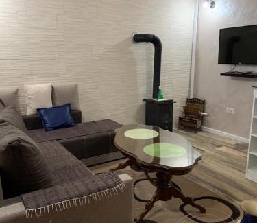Virak House | Family-Friendly FeĐoNi Retreat with Kitchen Amenities