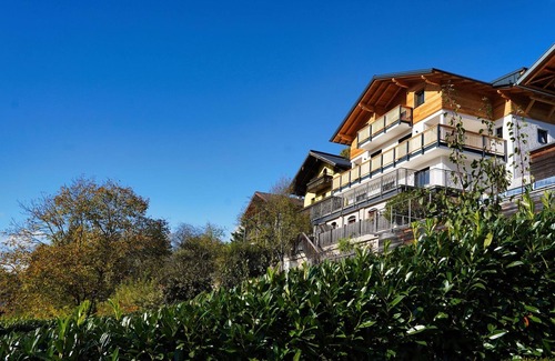 Sankt Wolfgang im Salzkammergut Apartment | Inviting Ocean View Apartment at Ferienwohnung Multicoloramethyst