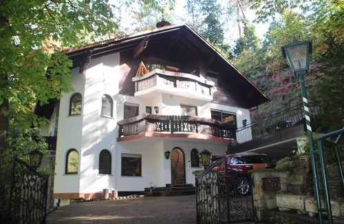 Wachenheim an der Weinstrasse House | Cozy Retreat for 4 Guests in Wachenheim Wine Region