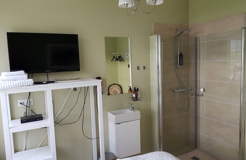 City Center House | Discover FE Gisting: Rated 9.2/10 with Family-Friendly Perks